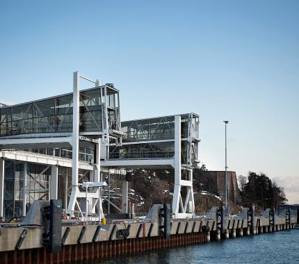 Västra hamnen skyway från havet